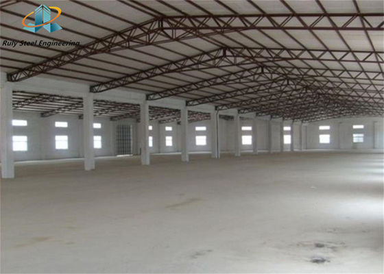 4000 mét vuông Xây dựng cấu trúc thép kho với EPS / Rock Wool / PU / Fiber Glass Sandwich Panel Insulated Cladding