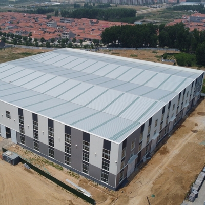 Q235B Tòa nhà thép tiền chế với tấm cách nhiệt