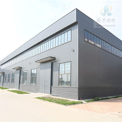 Nhà kho kết cấu thép tiền chế với dầm tiết diện H và tấm panel sandwich