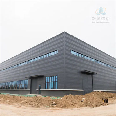 Nhà kho kết cấu thép tiền chế với dầm tiết diện H và tấm panel sandwich