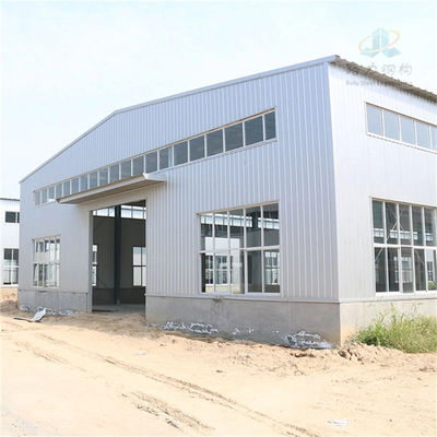 Nhà kho kết cấu thép tiền chế với dầm tiết diện H và tấm panel sandwich