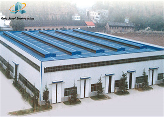 Xưởng chế tạo cấu trúc thép kỹ thuật trước Nhà máy thép nhẹ
