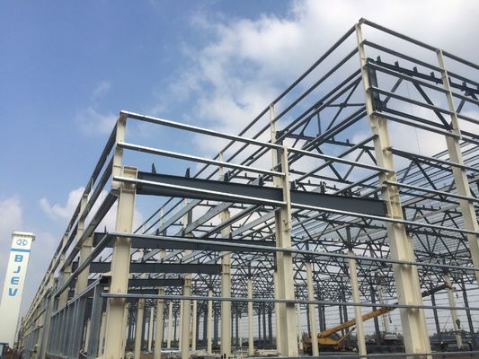 Xưởng chế tạo cấu trúc thép kỹ thuật trước Nhà máy thép nhẹ