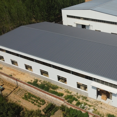 Nhà xưởng thép tiền chế có ánh sáng tự nhiên