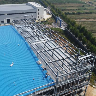 Xưởng kết cấu thép tiền chế với mái panel sandwich