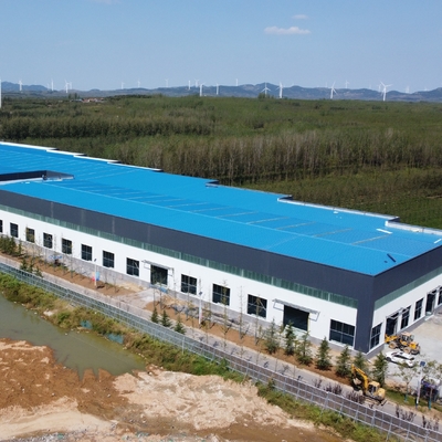 Các tòa nhà thép được chế tạo sẵn với chiều dài lớn với hỗ trợ cần cẩu
