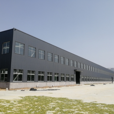 Nhà kho thép tiền chế hình chữ H với cầu trục và cách nhiệt