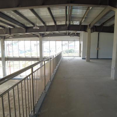 Nhà kho kết cấu thép đa năng có tầng lửng cho phòng trưng bày và văn phòng