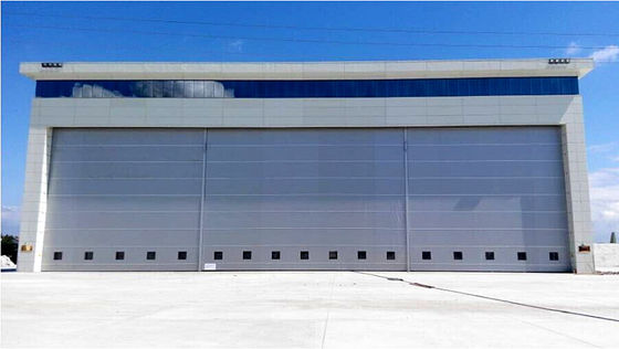 Nhà chứa máy bay bằng thép tiền chế Q355B với mái panel sandwich